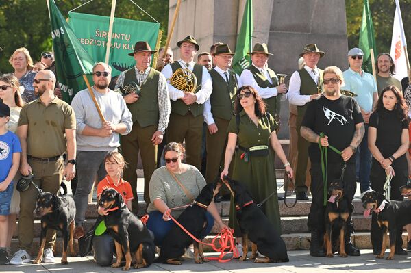 На фото: участники Фестиваля охотников в Вильнюсе. - Sputnik Литва