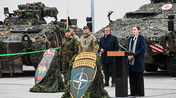 Главы Минобороны Литвы и германии Довиле Шакалене и Борис Писториус на открытии пункта материально-технического обеспечения для немецкой бригады в Рукле - Sputnik Литва