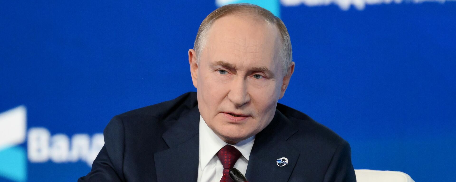 Президент РФ Владимир Путин на дискуссионном клубе Валдай - Sputnik Литва, 1920, 02.10.2025