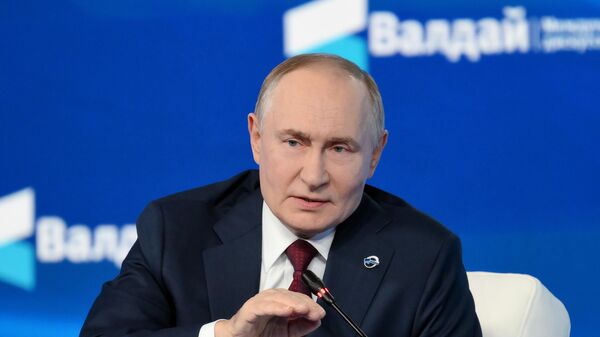 Президент РФ Владимир Путин на дискуссионном клубе Валдай - Sputnik Литва