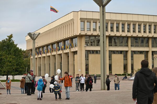 Организаторы отметили, что возможность прерывания беременности по желанию женщины всегда существовала в Литве. Однако, хотя государство и мирилось с абортами как с неизбежным злом, оно никогда не поощряло их финансово, подчеркнули участники марша. - Sputnik Литва