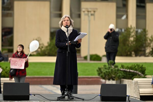Завершилось шествие праздничным концертом, публичными выступлениями и минутой молчания в память о всех, кто не увидел свет. - Sputnik Литва