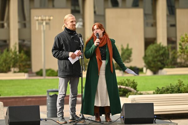 На Кафедральной площади также работало образовательное и творческое пространство — была организована информационная ярмарка, детские мастер-классы. - Sputnik Литва