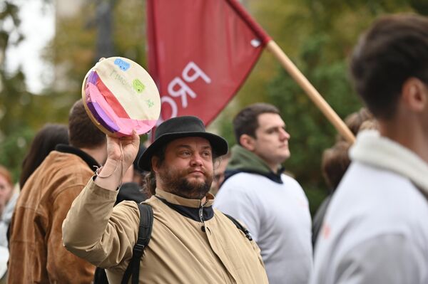 Шествие сопровождалось музыкой, делались остановки для выступления молодежных коллективов. - Sputnik Литва