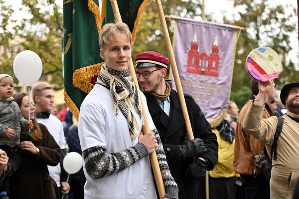 Отсюда процессия прошла по проспекту Гедиминаса до Кафедральной площади. - Sputnik Литва