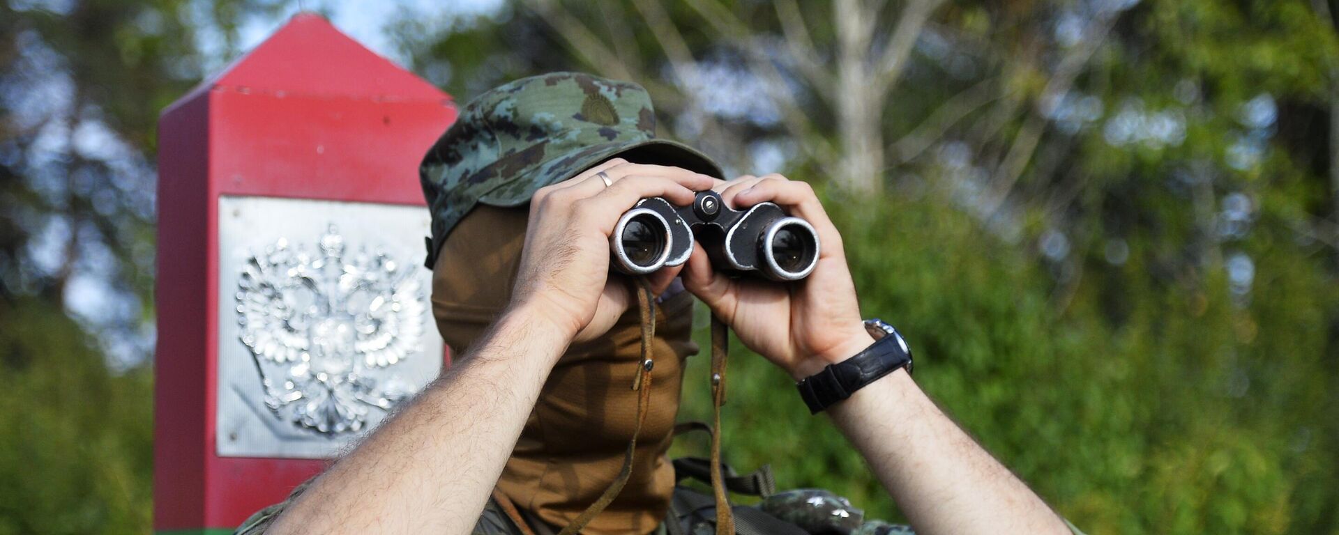 Военнослужащий пограничной службы ФСБ РФ, архивное фото - Sputnik Литва, 1920, 06.10.2025