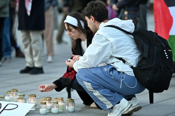 В ответ на это Армия обороны Израиля начала операцию &quot;Железные мечи&quot;, включающую удары по гражданским объектам, и объявила о полной блокаде сектора Газа: были остановлены поставки воды, электричества, топлива, продуктов и лекарств. - Sputnik Литва