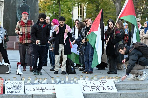 МИД РФ призвал стороны прекратить боевые действия. Согласно позиции Москвы, урегулирование возможно лишь на основе утвержденной СБ ООН формулы с созданием палестинского государства в границах 1967 года со столицей в Восточном Иерусалиме. - Sputnik Литва