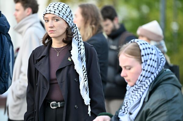 На фото: участники акции солидарности с Палестиной. - Sputnik Литва