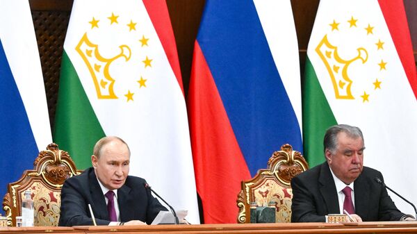 Переговоры президентов РФ и  Таджикистана Владимира Путина и Эмомали Рахмона - Sputnik Литва