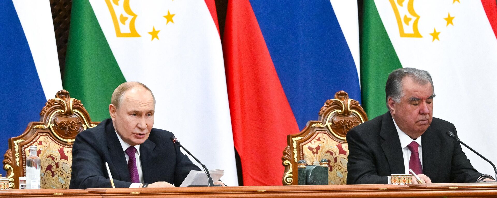 Переговоры президентов РФ и  Таджикистана Владимира Путина и Эмомали Рахмона - Sputnik Литва, 1920, 09.10.2025