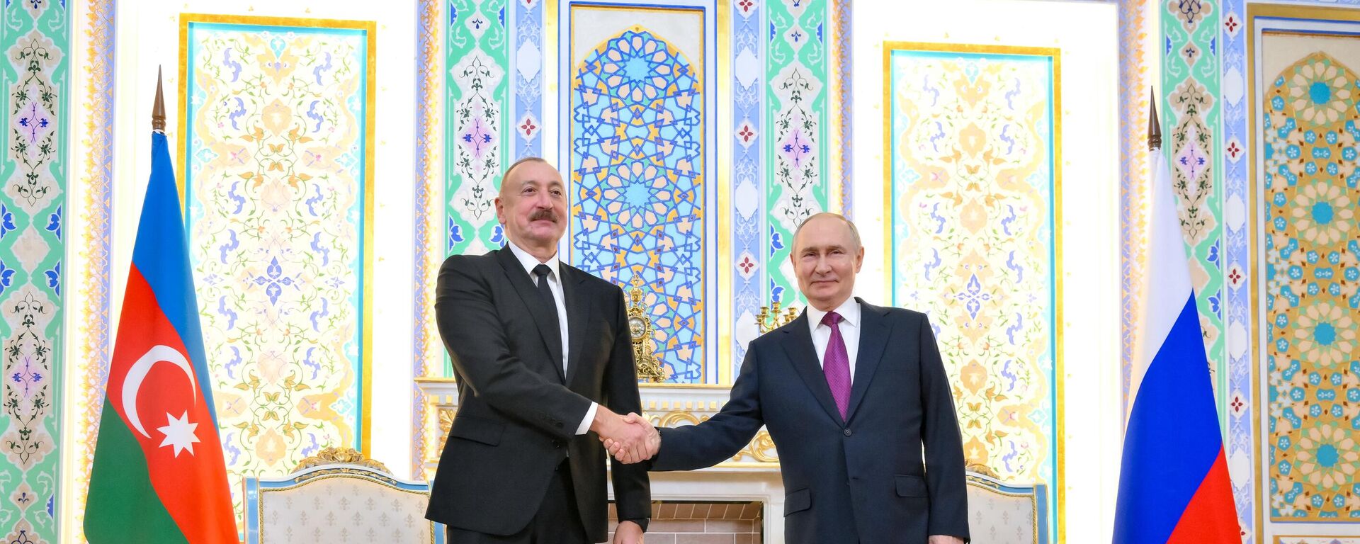 Президент РФ Владимир Путин и президент Азербайджана Ильхам Алиев - Sputnik Литва, 1920, 09.10.2025