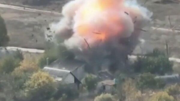 Российские войска ударом авиабомб ФАБ-3000 и ракет Х-39 поразили пункты временной дислокации и управления БПЛА ВСУ в Харьковской области - Sputnik Литва