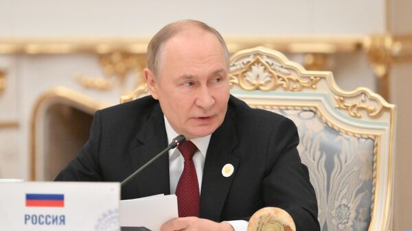 Президент РФ Владимир Путин на заседании совета глав государств СНГ - Sputnik Литва