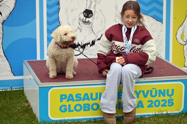 По словам организаторов, этот день — не только повод поздравить своих питомцев, но и напоминание об ответственности, заботе и важности благополучия животных. - Sputnik Литва