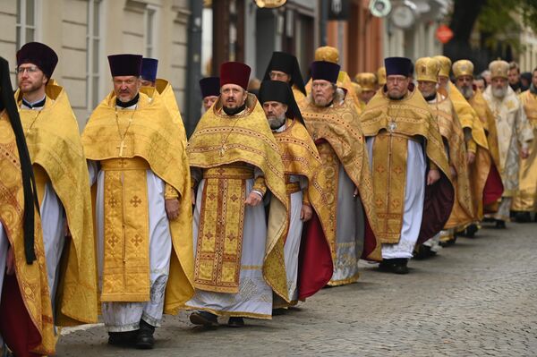По окончании Крестного хода была совершена соборная литургия в Пречистенском кафедральном соборе. - Sputnik Литва