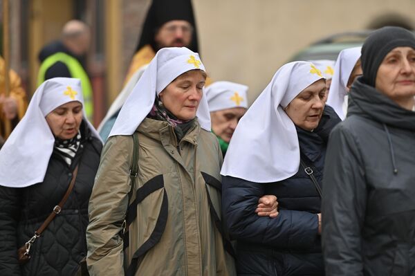 После литургии были организованны угощения для участников процессии и всех желающих. - Sputnik Литва