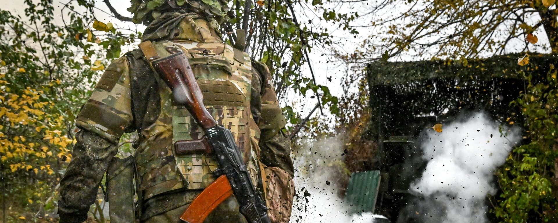 Военнослужащий ВС РФ в зоне СВО - Sputnik Литва, 1920, 05.11.2025