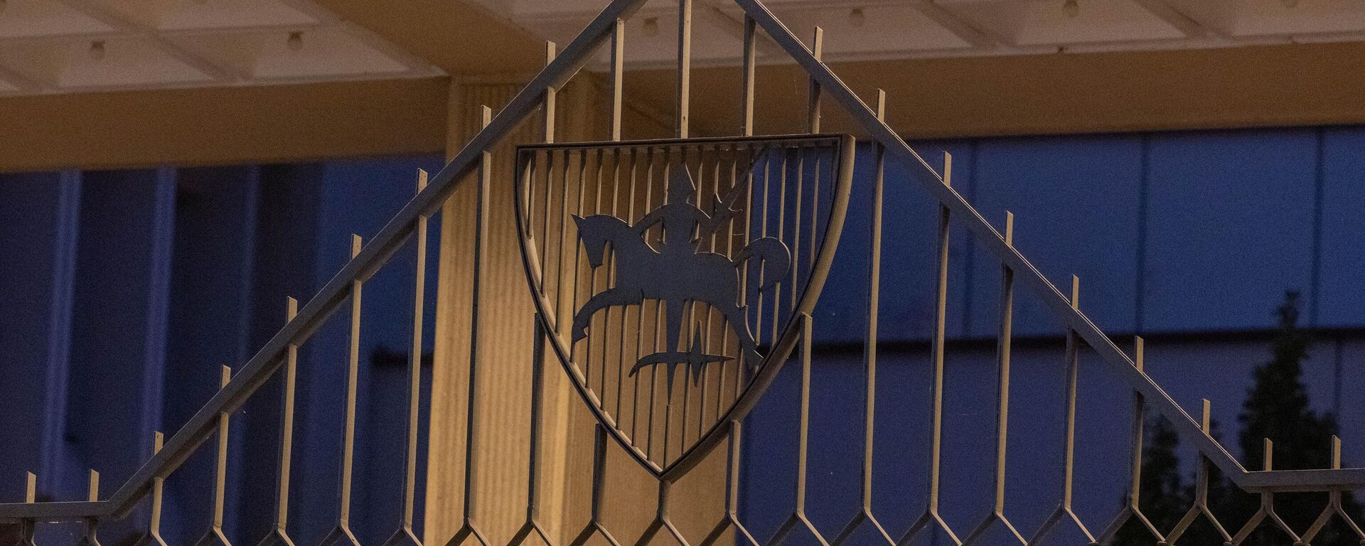 Герб Литвы на ограде Сейма Литвы - Sputnik Литва, 1920, 18.03.2026