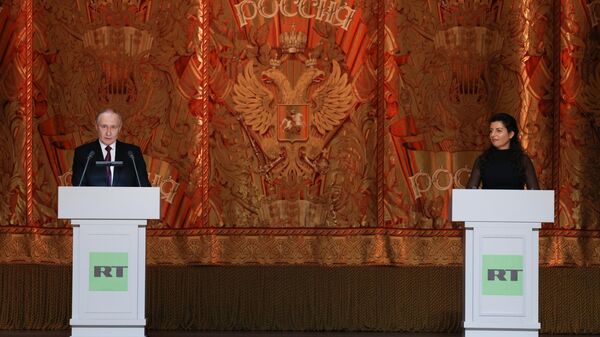 Президент РФ Владимир Путин и главный редактор телеканала RT и медиагруппы Россия сегодня Маргарита Симоньян - Sputnik Литва