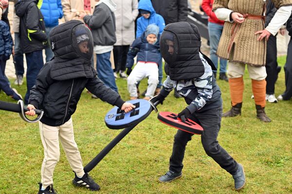 Например, для юных гостей праздника были организованы специальные состязания. - Sputnik Литва