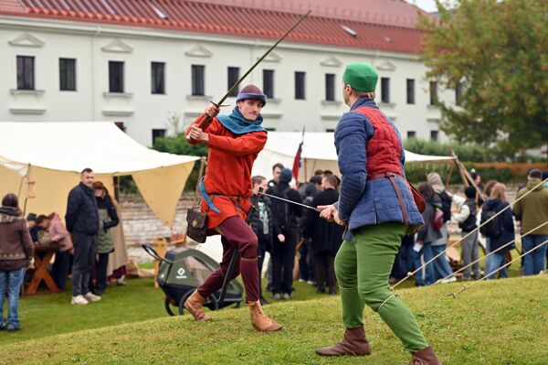 На фото: участники Дня Средневековья в Вильнюсе. - Sputnik Литва