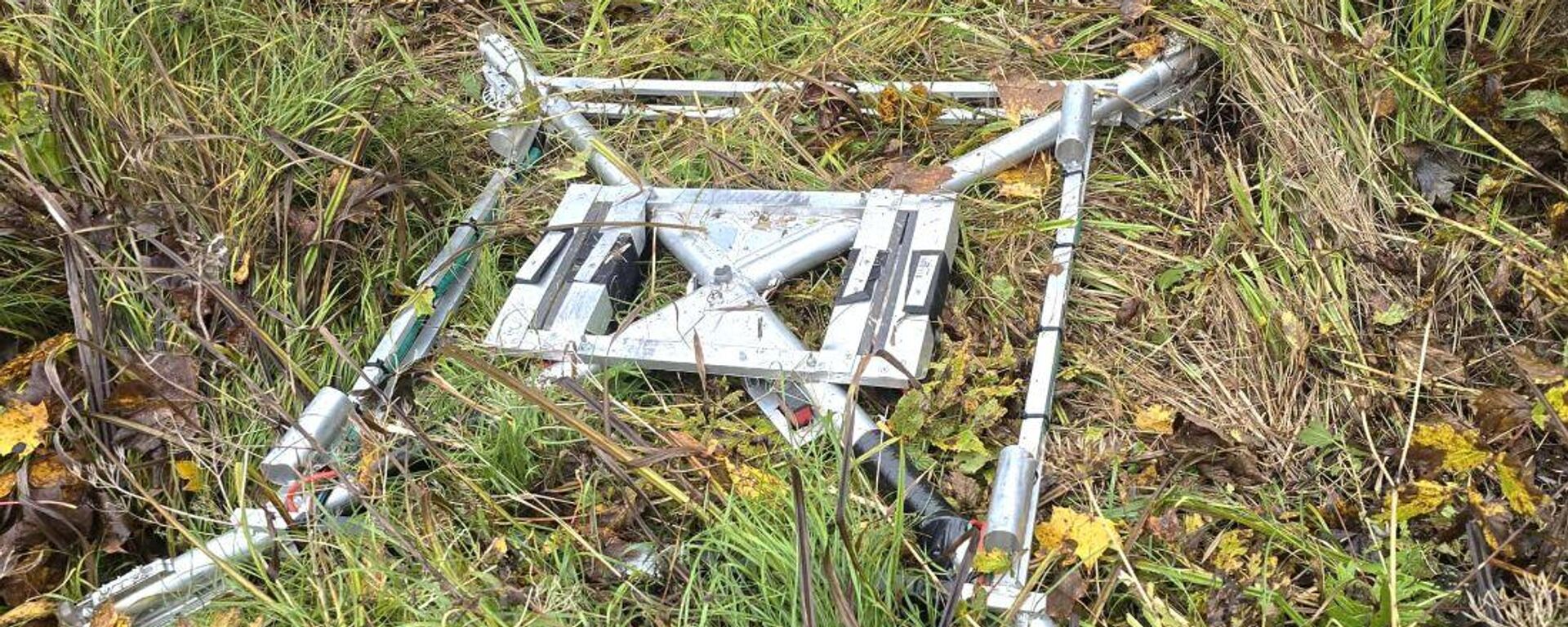 Беспилотник с контрабандой сигарет - Sputnik Литва, 1920, 21.10.2025