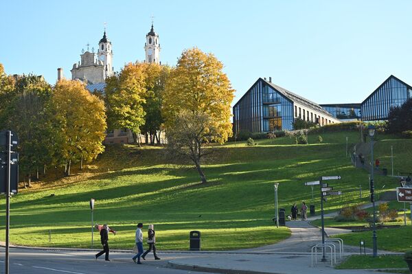 Хотя бабье лето этой осенью обошло Литву стороной, однако теплая погода радовала жителей балтийской республики до Дня осеннего равноденствия (23 сентября). - Sputnik Литва