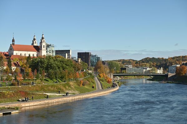Ближе всего к бабьему лету погода выдалась в начале октября — ночью не было заморозков, а днем воздух прогревался до 11-16 градусов. - Sputnik Литва