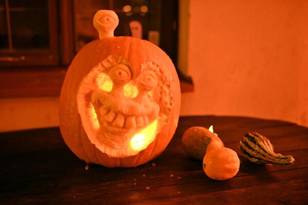 На фото: украшения к Хэллоуину в Вильнюсе. - Sputnik Литва