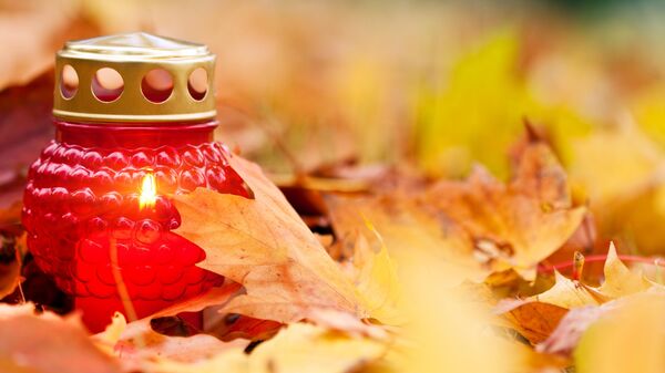 Свеча на кладбище - Sputnik Литва