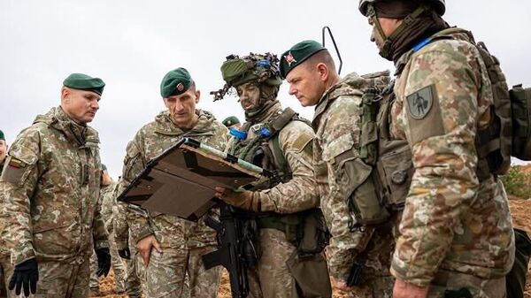 Литовские военные на учениях в Литве - Sputnik Литва