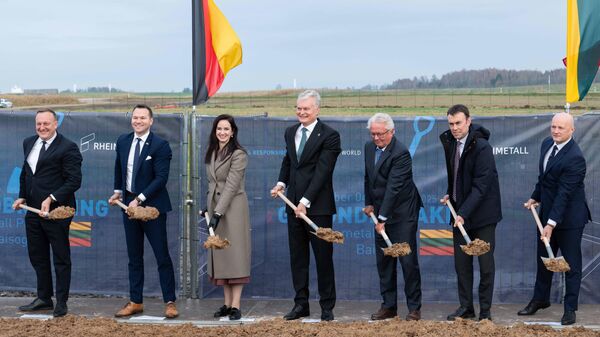 Президент Литвы Гитанас Науседа на церемонии начала cтроительство завода по производству боеприпасов немецкого концерна Rheinmetall - Sputnik Литва