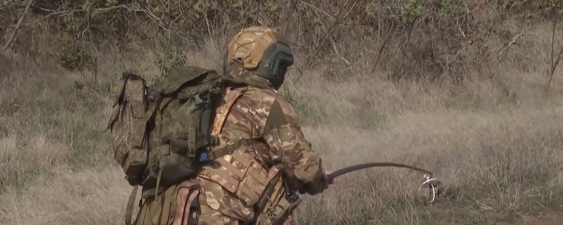 Саперы ВДВ ВС России обезвреживают и уничтожают мины в Запорожской области - Sputnik Литва, 1920, 06.11.2025