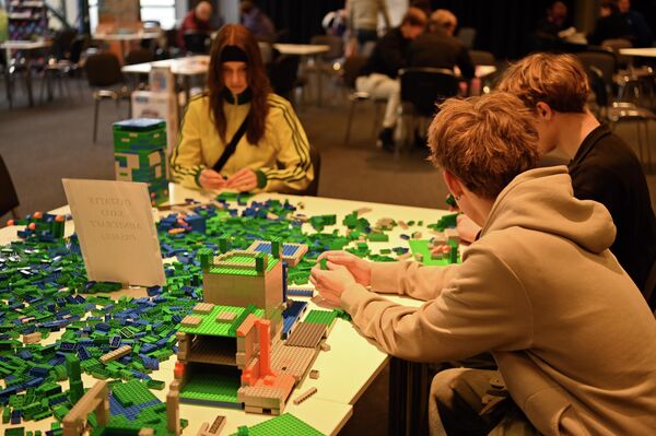 И погрузиться в мир конструкторов.  - Sputnik Литва