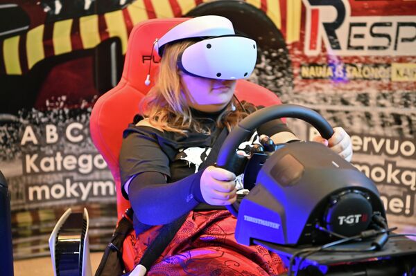 В мероприятии принимают участие как просто любители, так и профессионалы в игровом мире. - Sputnik Литва