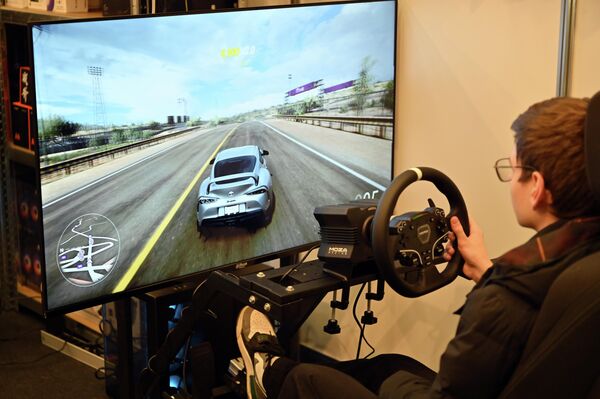 На мероприятии представлены игры на любой вкус, в том числе множество симуляторов. - Sputnik Литва