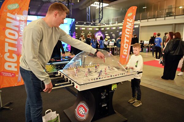 На фото: гости фестиваля GameOn-2025. - Sputnik Литва