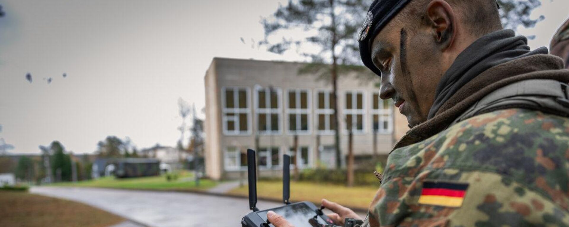 Немецкий военный на учениях в Литве по проверке процедур командного пункта - Sputnik Литва, 1920, 09.11.2025