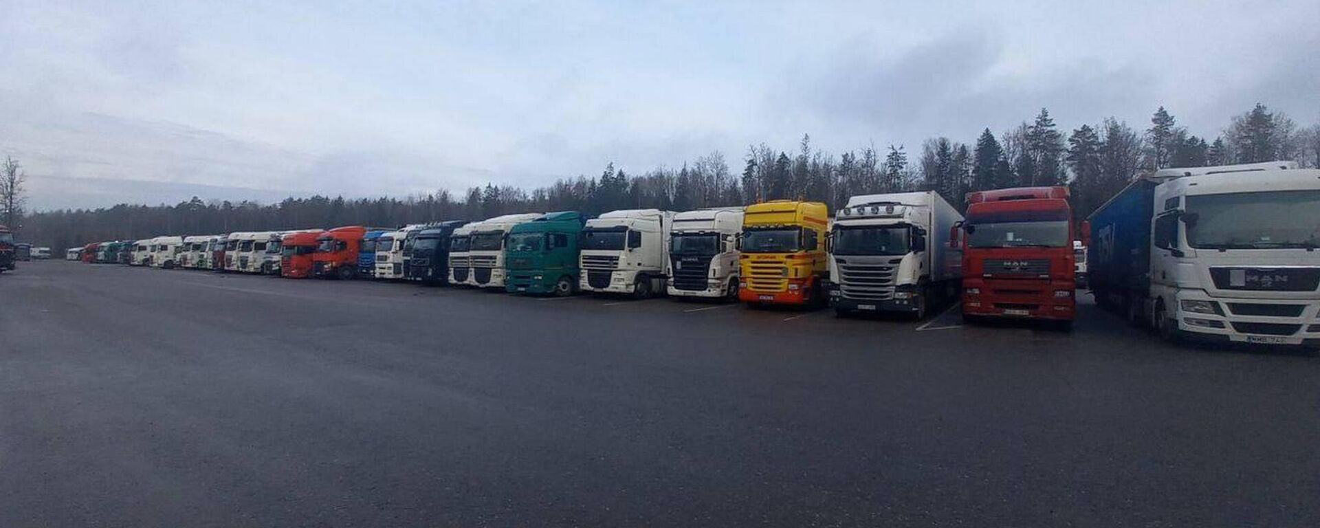 Фуры на белорусско-литовской границе, архивное фото - Sputnik Литва, 1920, 25.11.2025