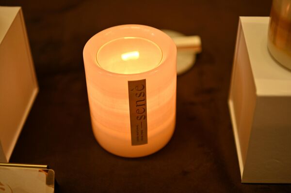 Посетители мероприятия могли также приобрести свечи, благовония, ароматы для дома, книги, журналы. - Sputnik Литва