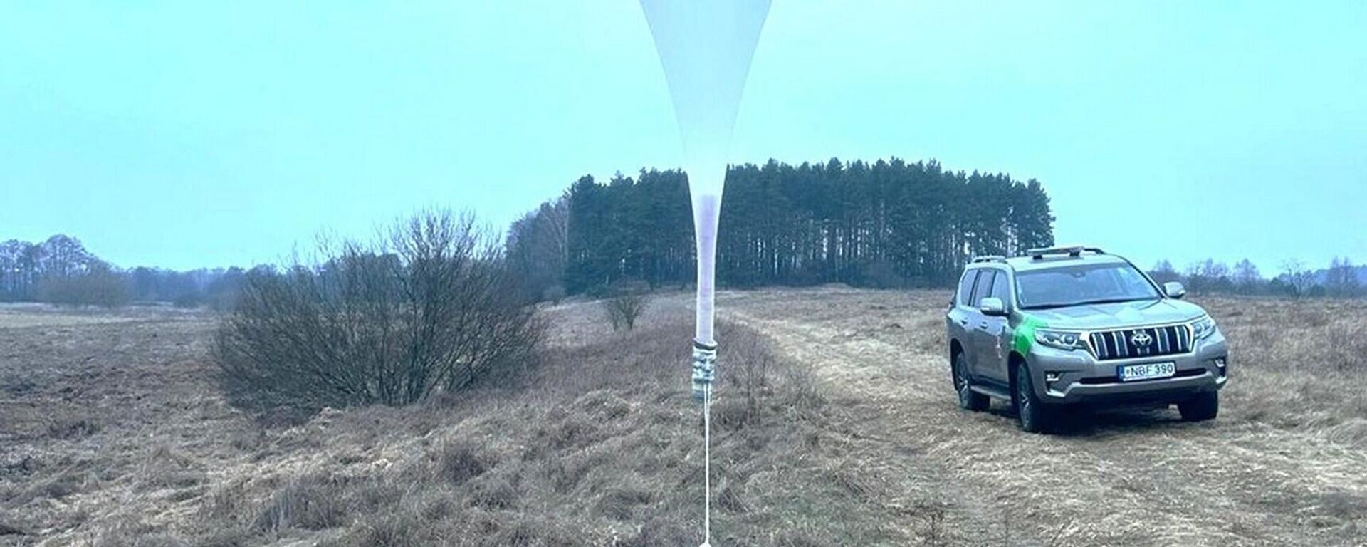 Литовские пограничника перехватили метеозонд с контрабандой, архивное фото - Sputnik Литва, 1920, 25.11.2025