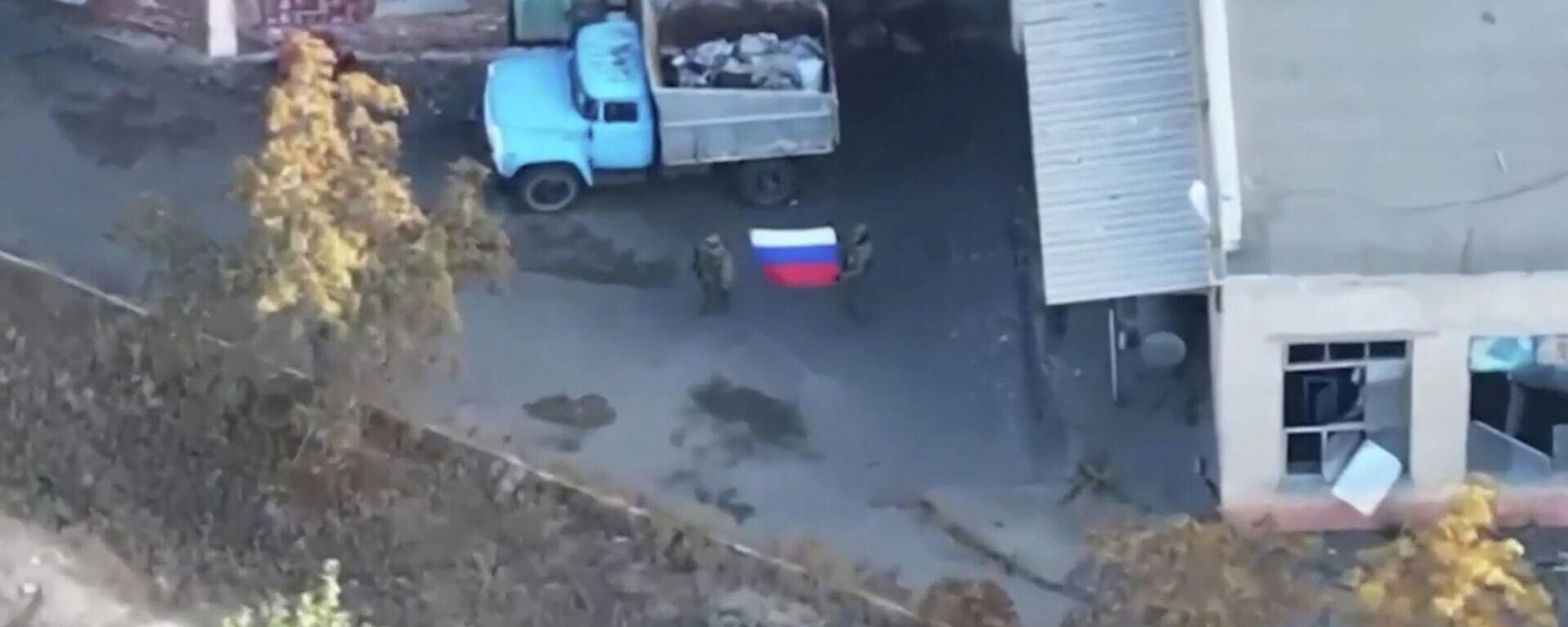 Российские бойцы развернули флаги РФ в освобождённом Купянске - Sputnik Литва, 1920, 21.11.2025