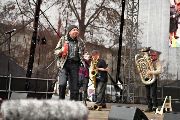 Организаторы митинга заявили, что сомневаются в способности правящей партии защитить не только Министерство культуры, но и другие важные институты и демократические процессы. - Sputnik Литва