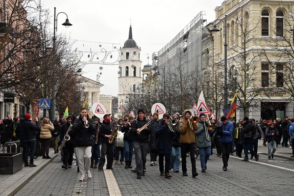 На митинге собралось несколько тысяч участников, приехавших из разных регионов страны. - Sputnik Литва