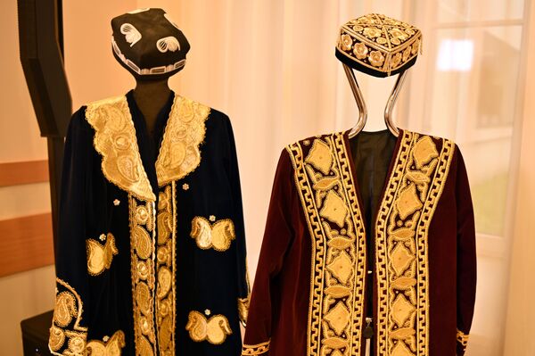 На фото: национальные костюмы узбеков. - Sputnik Литва