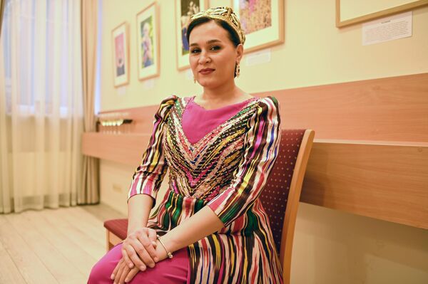 На фото: заслуженная артистка Узбекистана Мохичехра Шомуротова. - Sputnik Литва