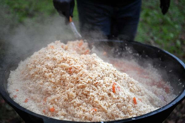 Также гостей праздника ждала дегустация национальных блюд. - Sputnik Литва