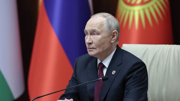 Президент России Владимир Путин на заседании Совета коллективной безопасности ОДКБ  - Sputnik Литва