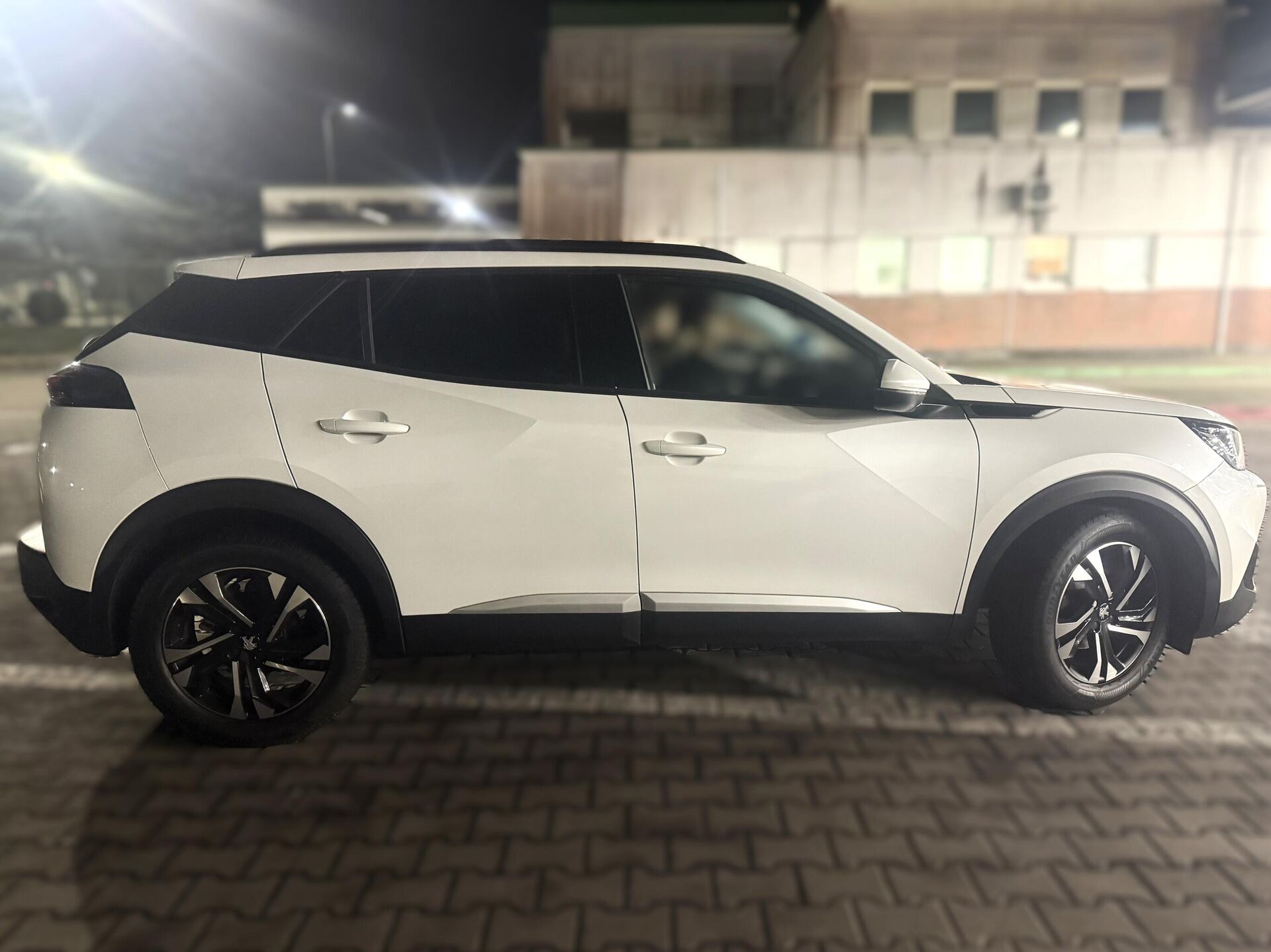 Автомобиль Peugeot 2008 - Sputnik Литва, 1920, 28.11.2025